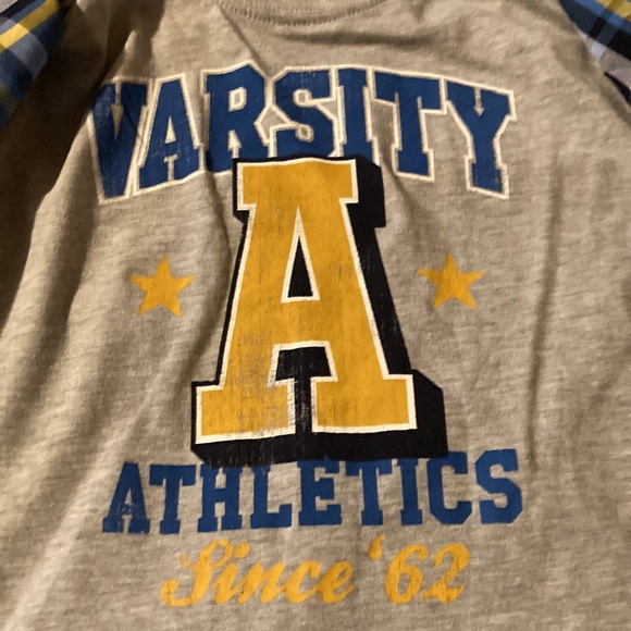 Boys button down shirt and t-shirt.  Size Large 10-12 - Picture 5 of 7